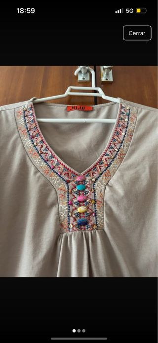 Camiseta étnica bordada