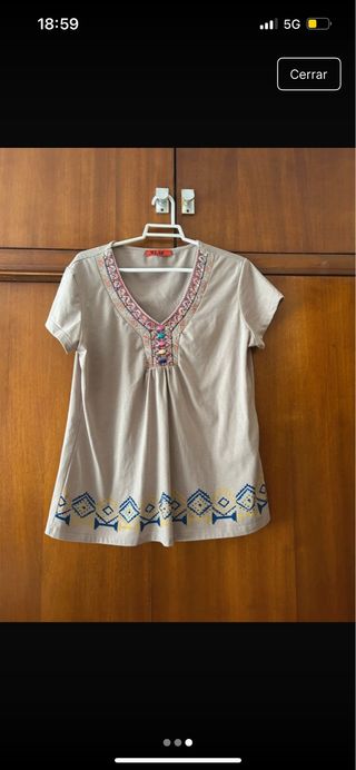Camiseta étnica bordada
