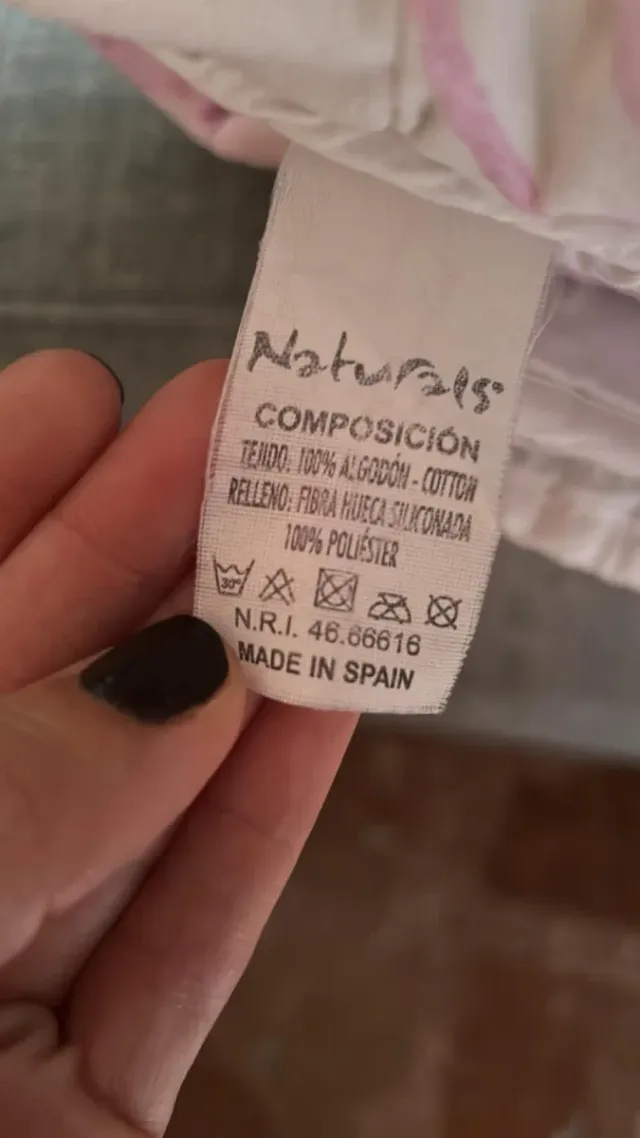 Edredón floral rosa y morado