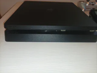 PS4 (PlayStation 4) Slim 1TB + Mando