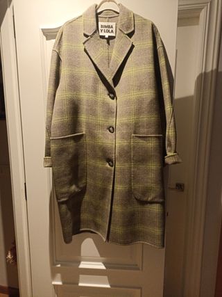 Abrigo BIMBA Y LOLA cuadros gris y verde