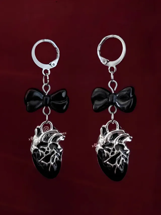 Orecchini Cuore & Fiocco Nero e Argento