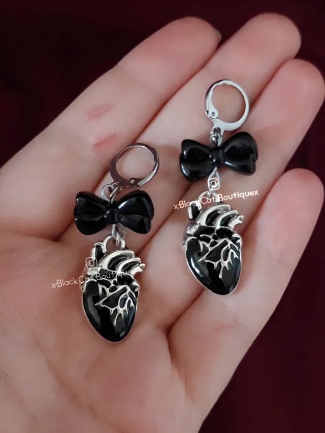 Orecchini Cuore & Fiocco Nero e Argento