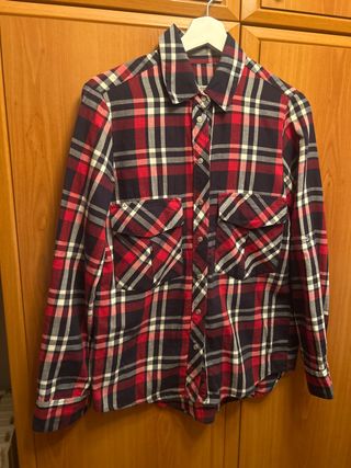 Camisa de cuadros azul y roja