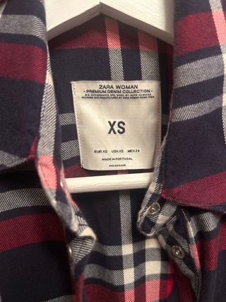 Camisa de cuadros azul y roja