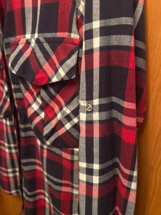 Camisa de cuadros azul y roja