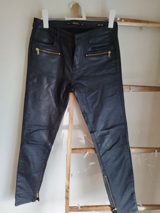 Pantalón poliéster, algo elastico