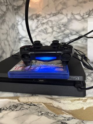 Consola PS4 Negra + Mando