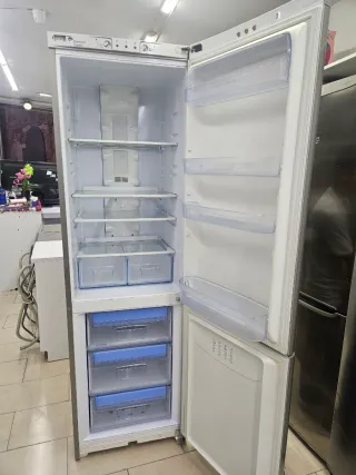 Nevera combi plateada