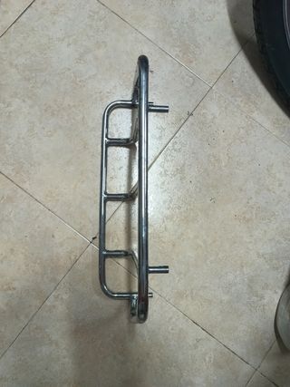 Soporte superior baúl moto