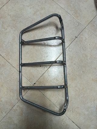 Soporte superior baúl moto