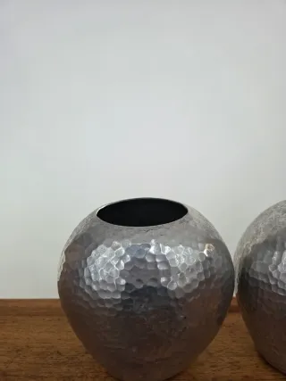 Conjunto 2 Vasos Metálicos Martelados