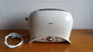 Tostadora blanca FAR