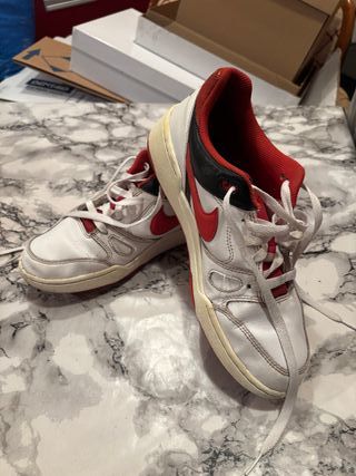 Zapatillas Nike Blancas y Rojas