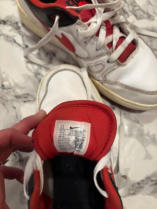 Zapatillas Nike Blancas y Rojas