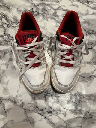Zapatillas Nike Blancas y Rojas