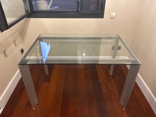 Mesa de comedor cristal y aluminio