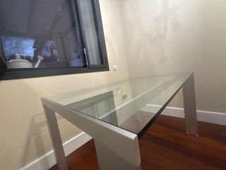 Mesa de comedor cristal y aluminio