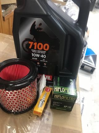 Kit Mantenimiento Moto: Aceite, Filtros y Bujía