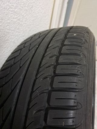 Rueda de coche casi nueva MICHELIN PRYMACY