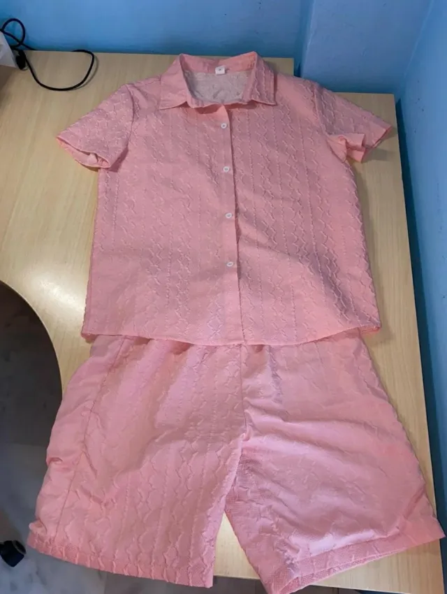 Conjunto rosa camisa y pantalón