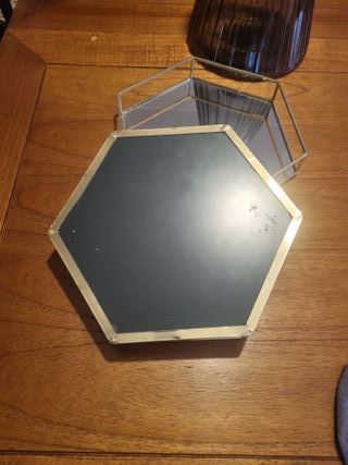 Bandeja hexagonal dorada con espejo