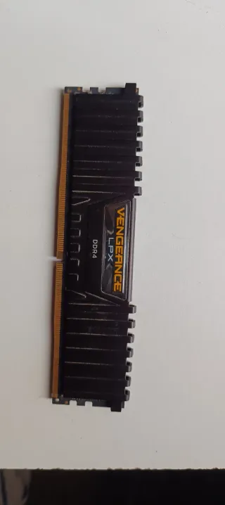 Torre PC MSI Negra