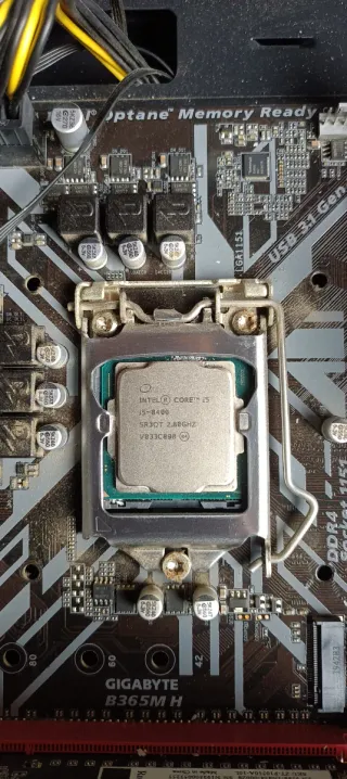 Torre PC MSI Negra