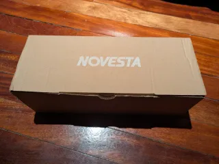 Zapatillas altas de tela tipo Converse, beige. 