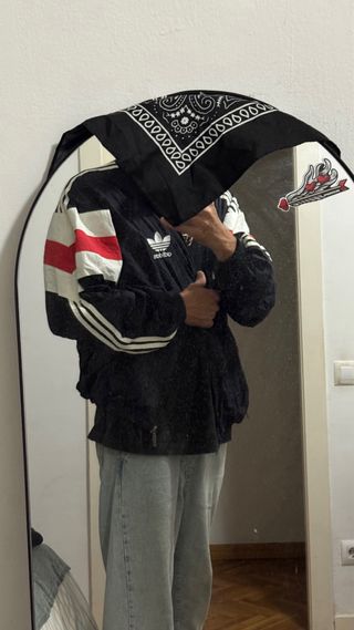 Chaqueta Adidas Negra y Roja RIVER