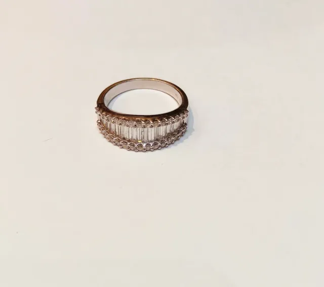 Sortija oro blanco y diamantes baguette