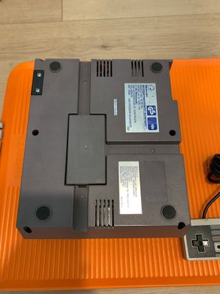 Nintendo NES con mando