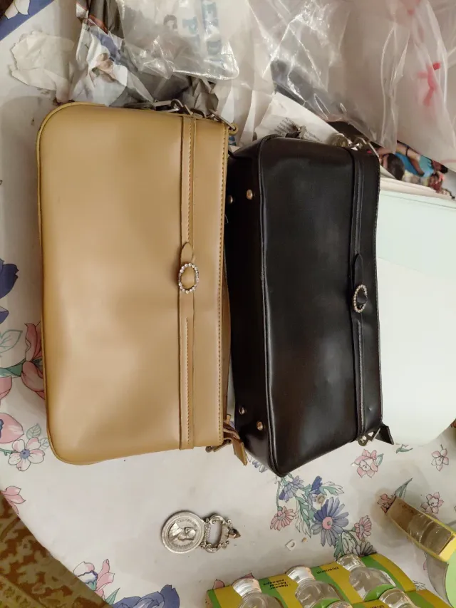 Bolsos Beige y Negro 7€ los dos
