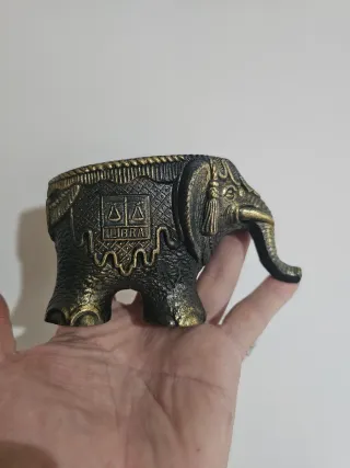 Elefante de Bronce Libra