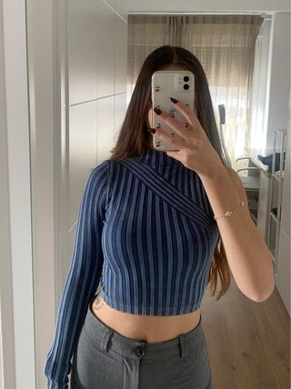 Camiseta Zara cuello alto rayas