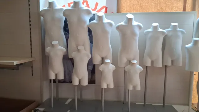 Maniquíes infantiles.