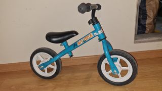 Bicicleta de equilibrio infantil azul