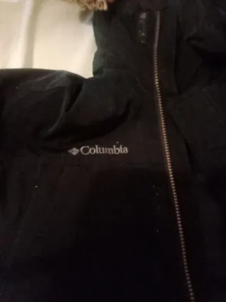 Cazadora Columbia Negra con Capucha
