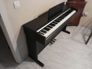 Piano Digital Yamaha Arius YDP-142
