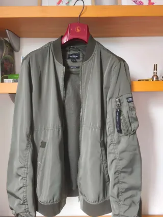 Chaqueta bomber juvenil Pull&Bear verde militar TS