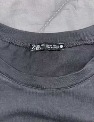 Camiseta Zara gris con lazada