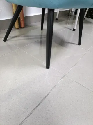 Butaca azul de terciopelo