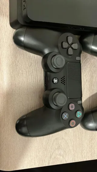 PS4 (PlayStation 4) 1TB Negra + 3 Juegos