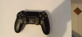 PS4 (PlayStation 4) Negra + Mando