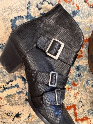 Botines Zara Piel Serpiente Hebillas