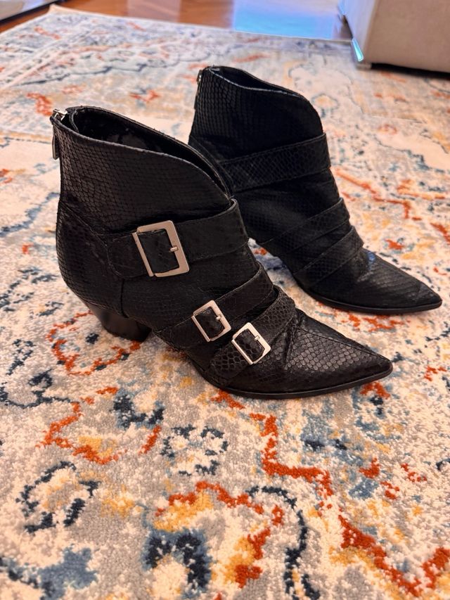 Botines Zara Piel Serpiente Hebillas
