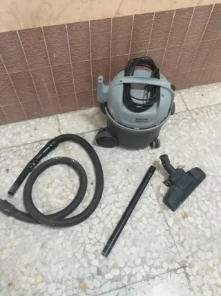 Aspirador Nilfisk VP300 900W