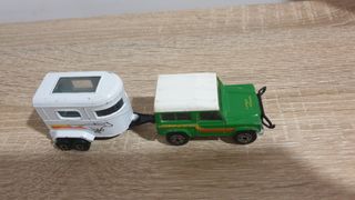 Matchbox Land Rover Ninety con remolque