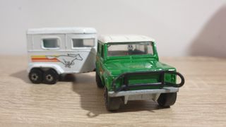 Matchbox Land Rover Ninety con remolque