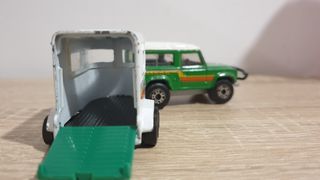 Matchbox Land Rover Ninety con remolque
